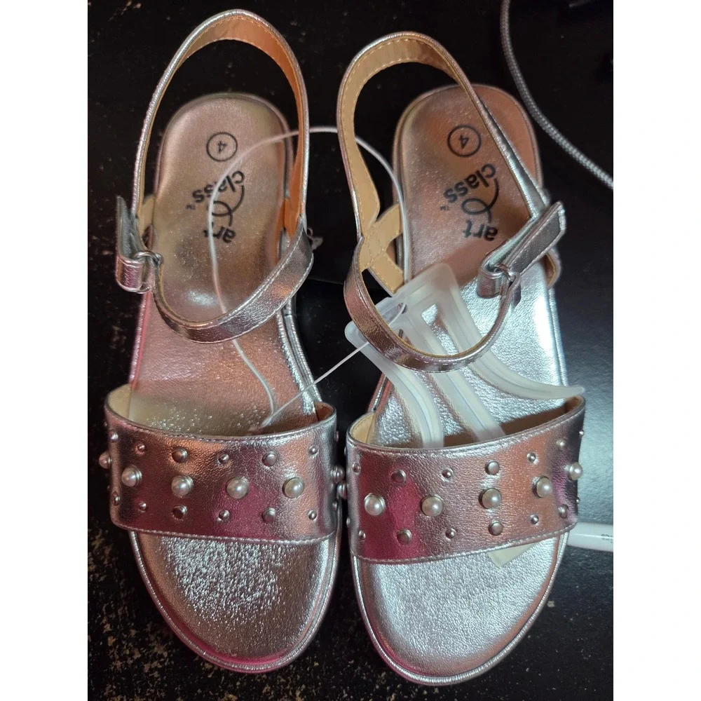 Art Class Girls‎ Silver Metallic Platform Sandals Pearl Studded Size 4 NWT